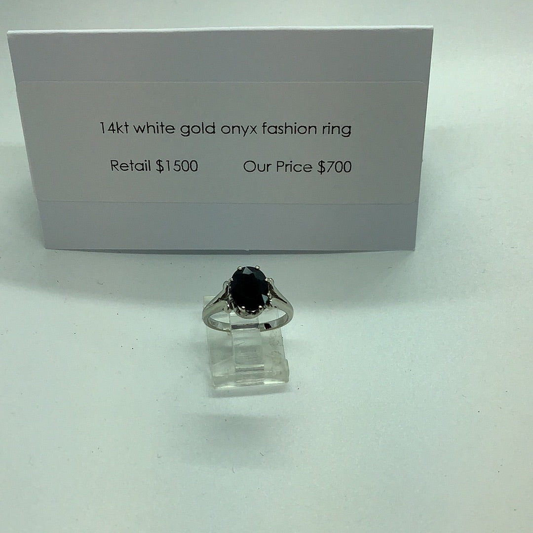 Onyx fashion ring