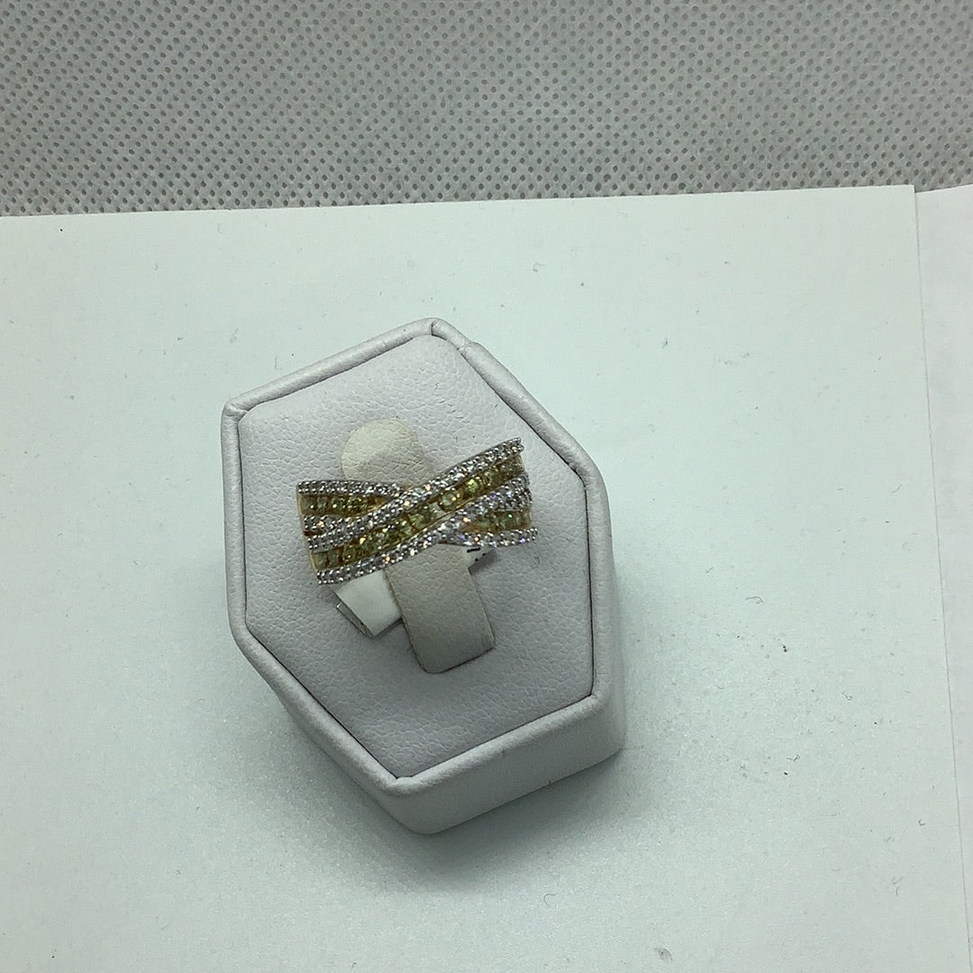 White and yellow diamond band