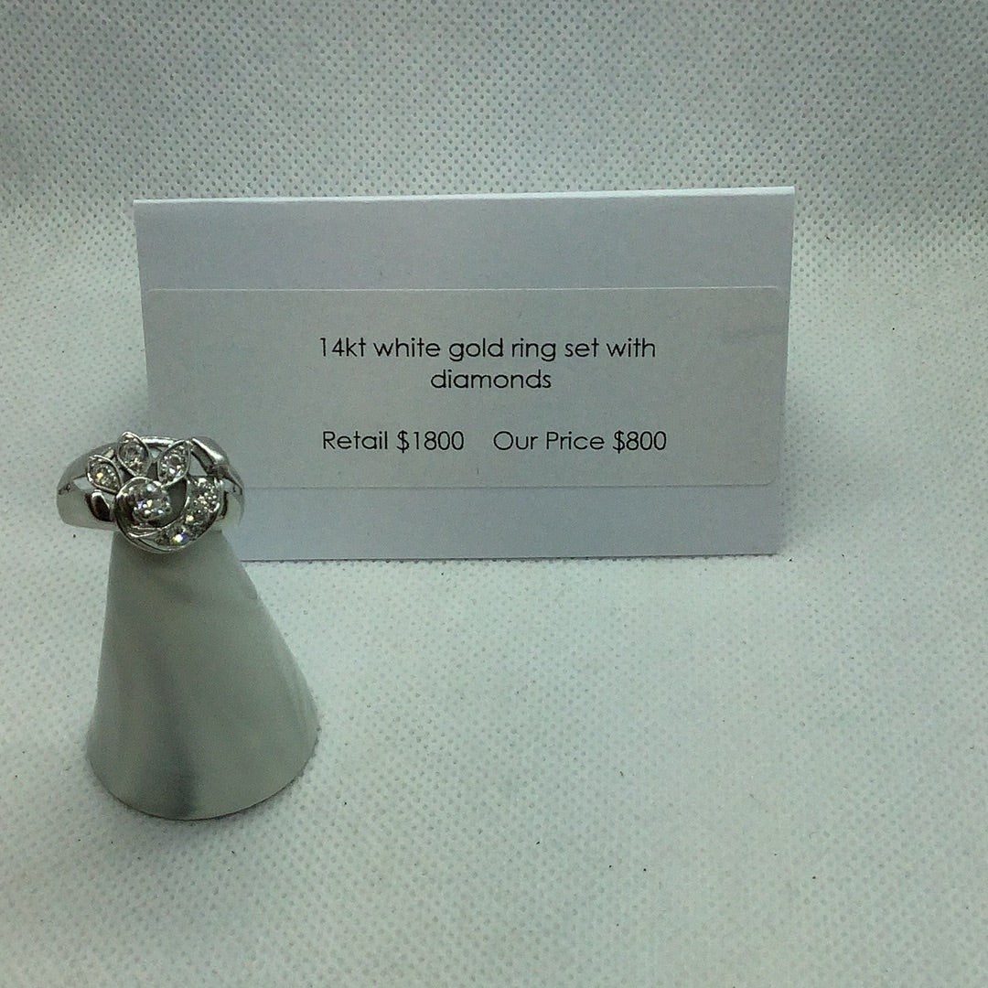 Diamond swirl ring
