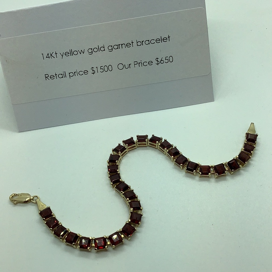14 kt yellow gold Garnet bracelet