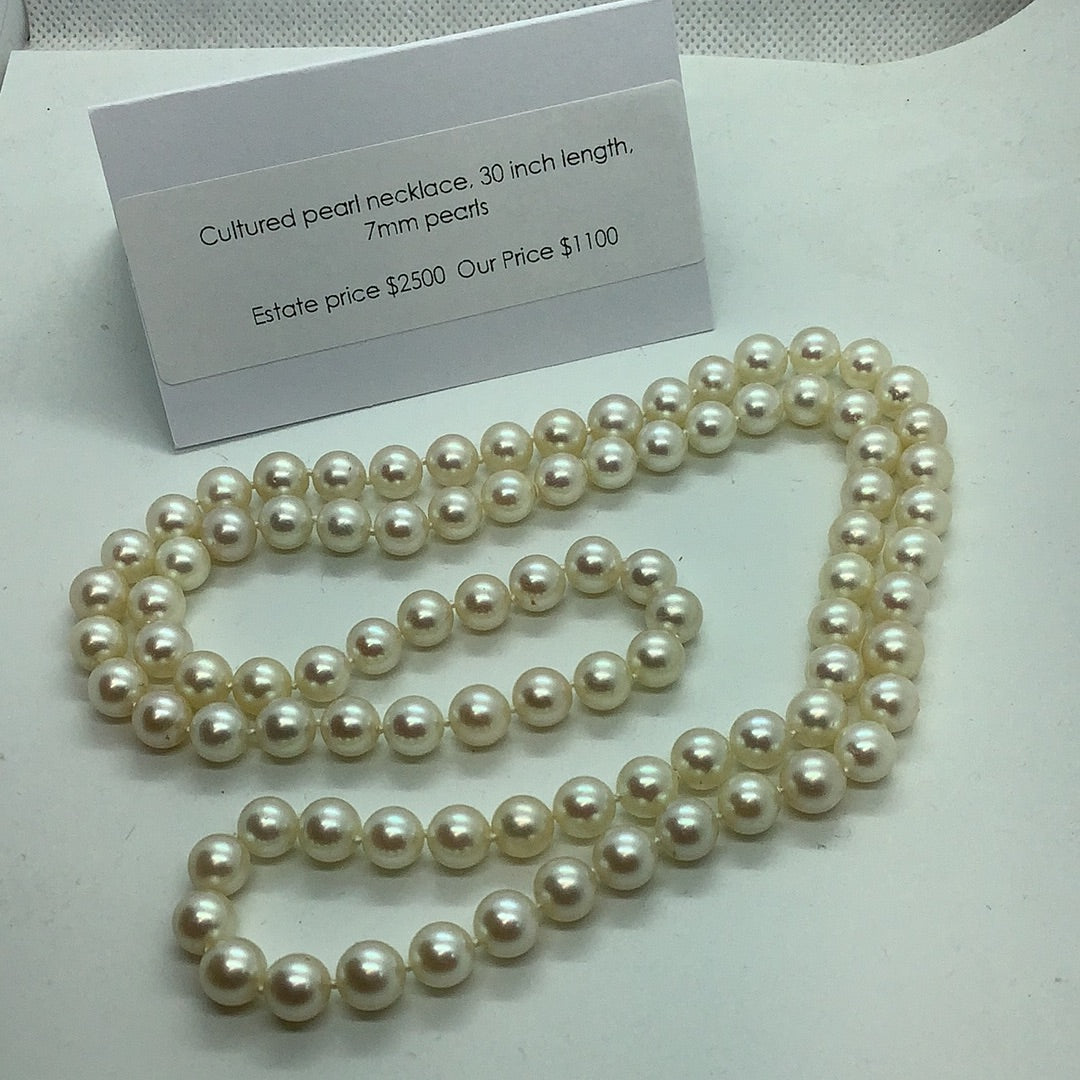 Cultured pearl necklace