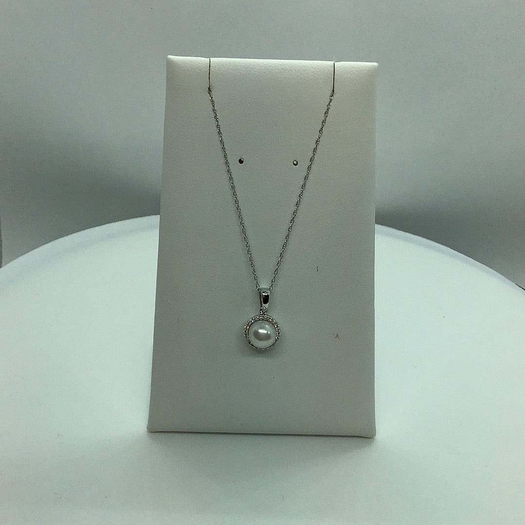 Pearl and diamond pendant