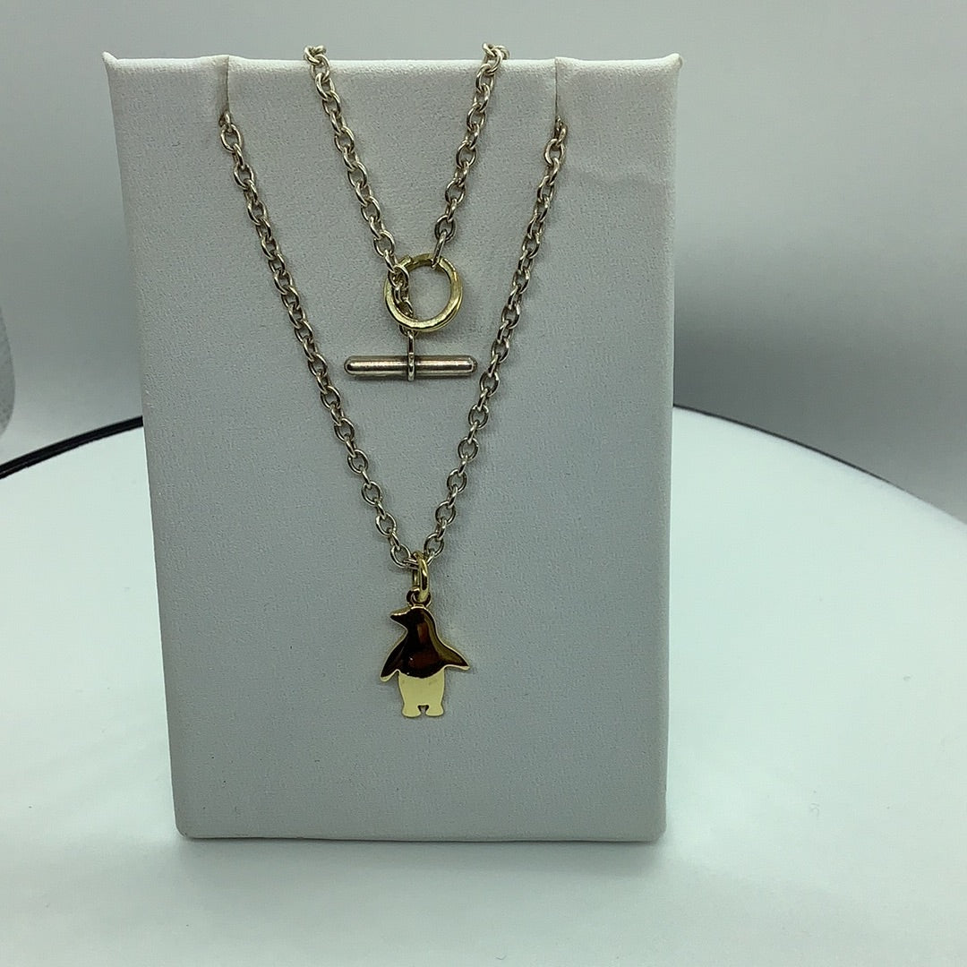 18kt gold penguin charm pendant