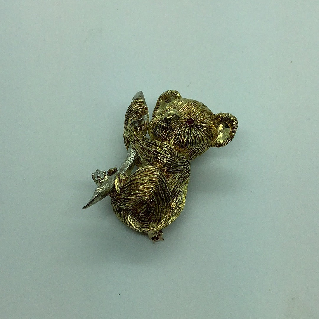 18 kt Panda and Ruby pin