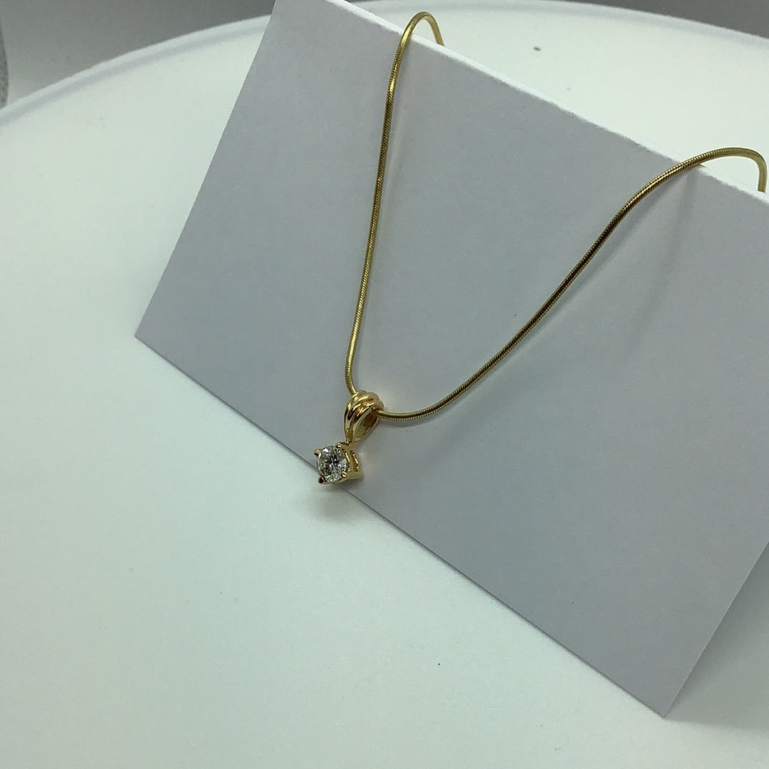 Diamond solitaire pendant necklace