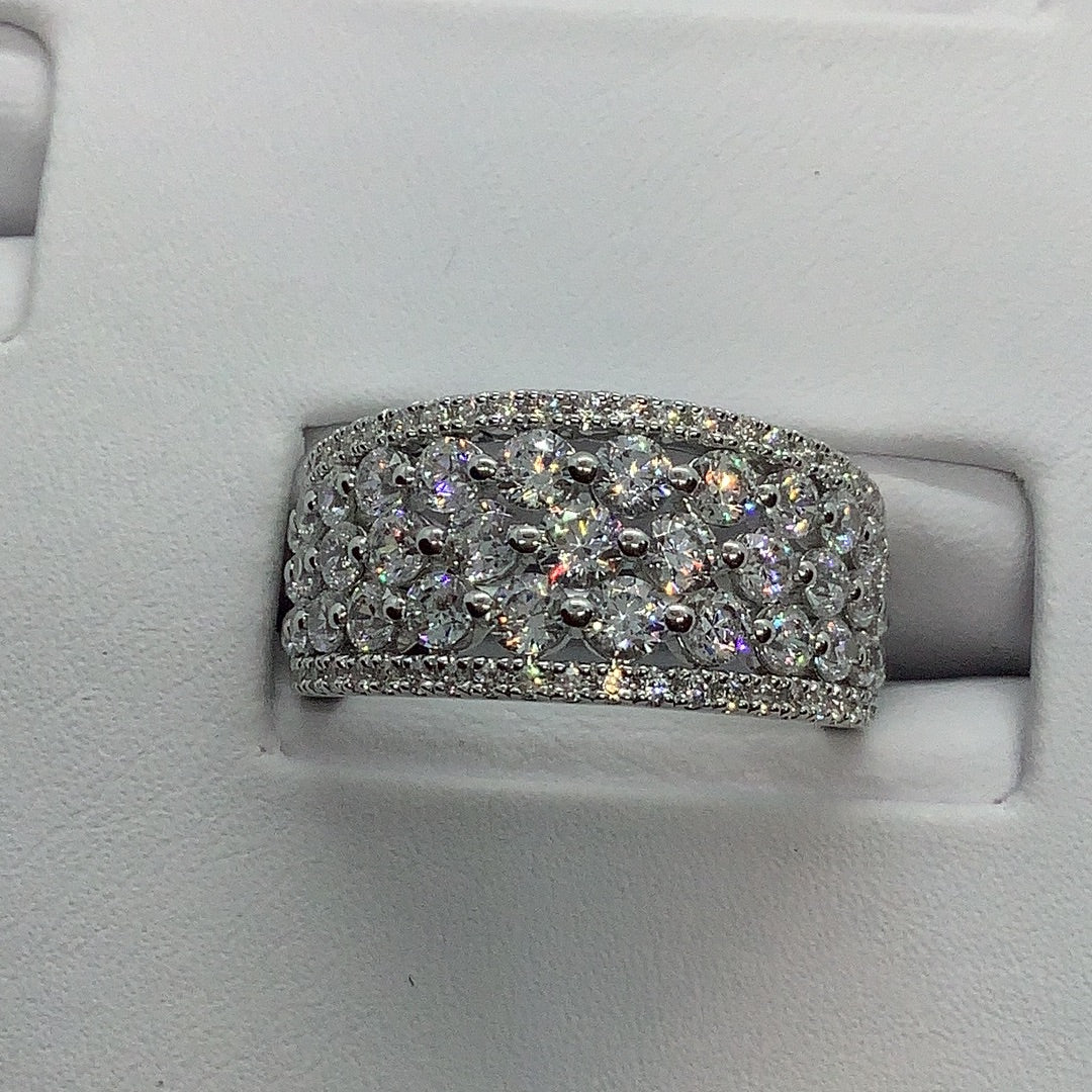 Diamond wedding band
