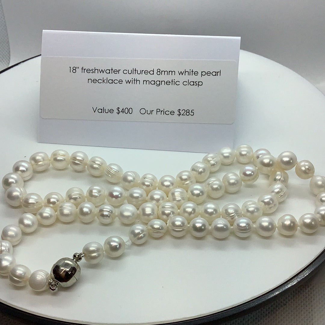 Freshwater white pearl necklace