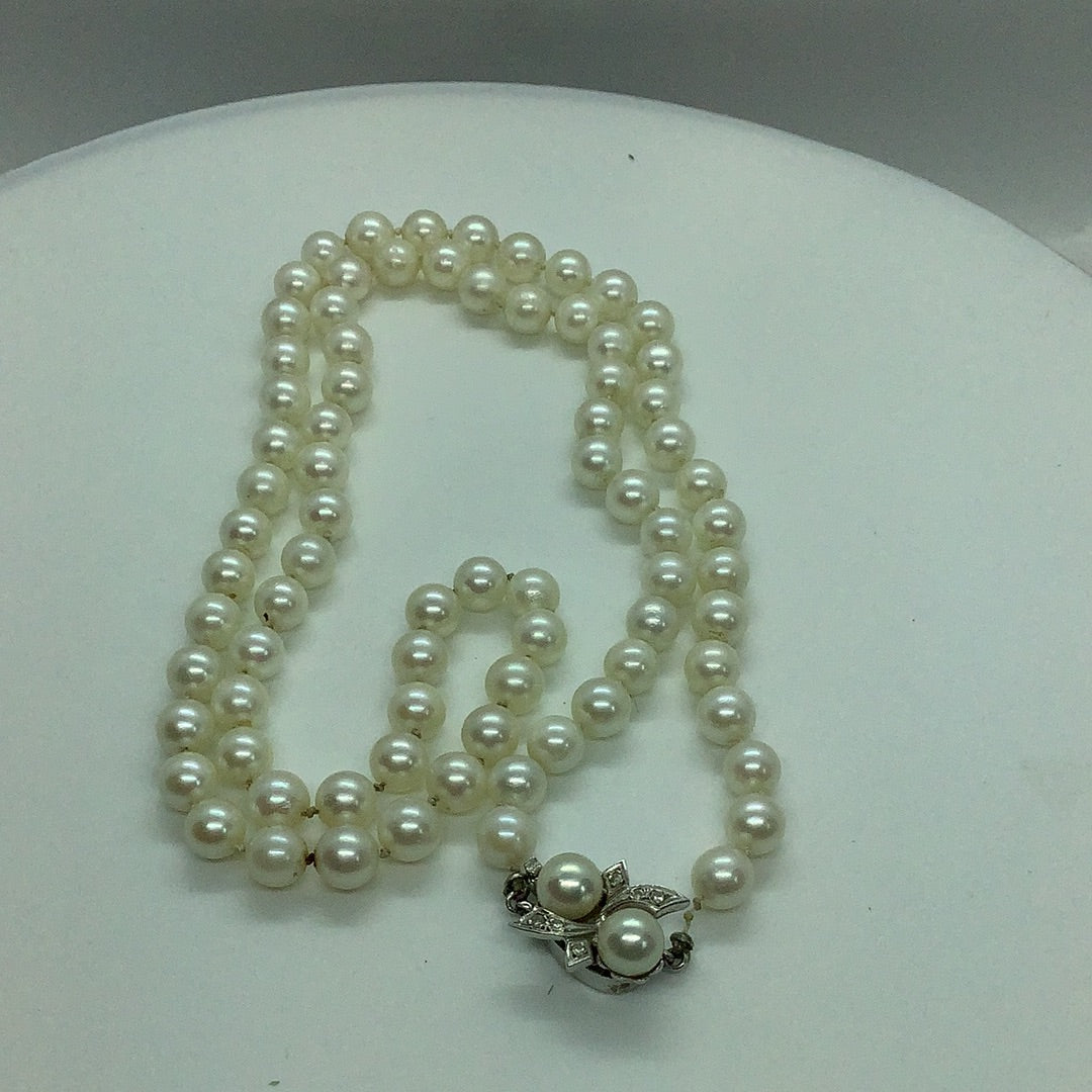 Cultured pearl necklace