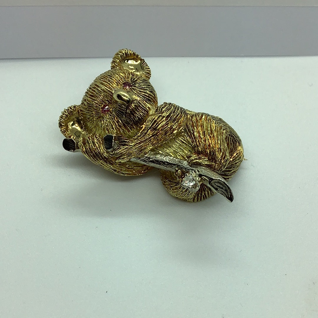 18 kt Panda and Ruby pin