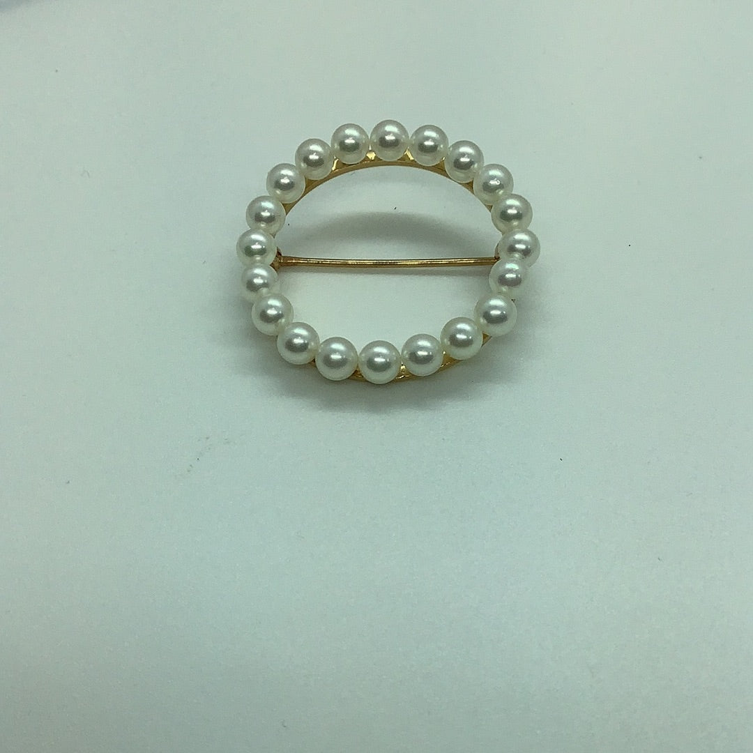 Pearl circle pin