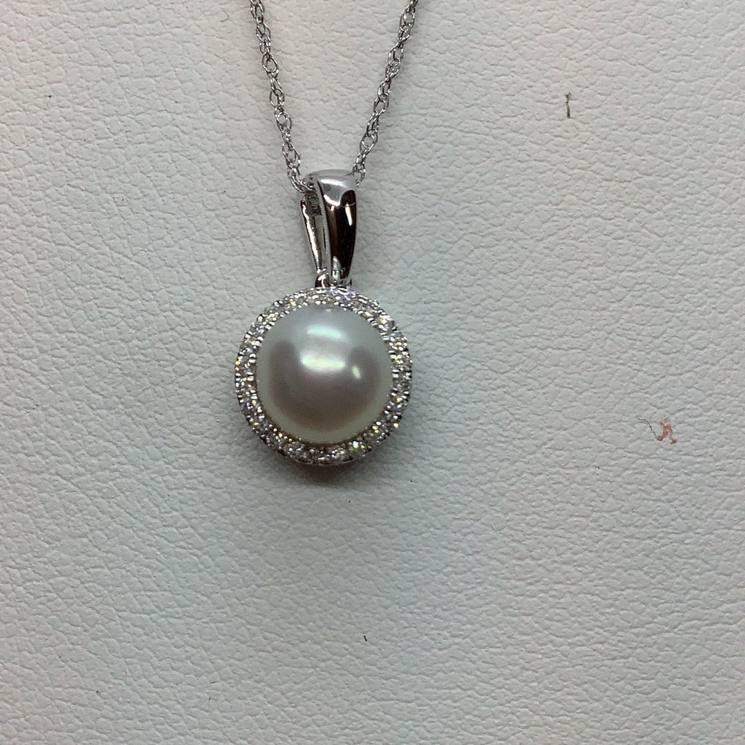 Pearl and diamond pendant