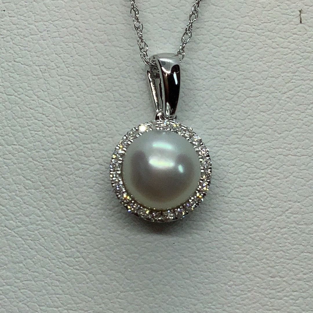 Pearl and diamond pendant