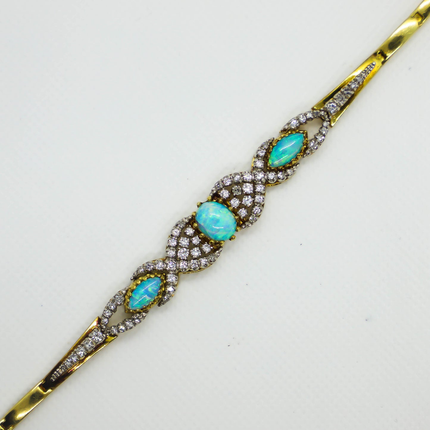Yellow gold opal bracelet