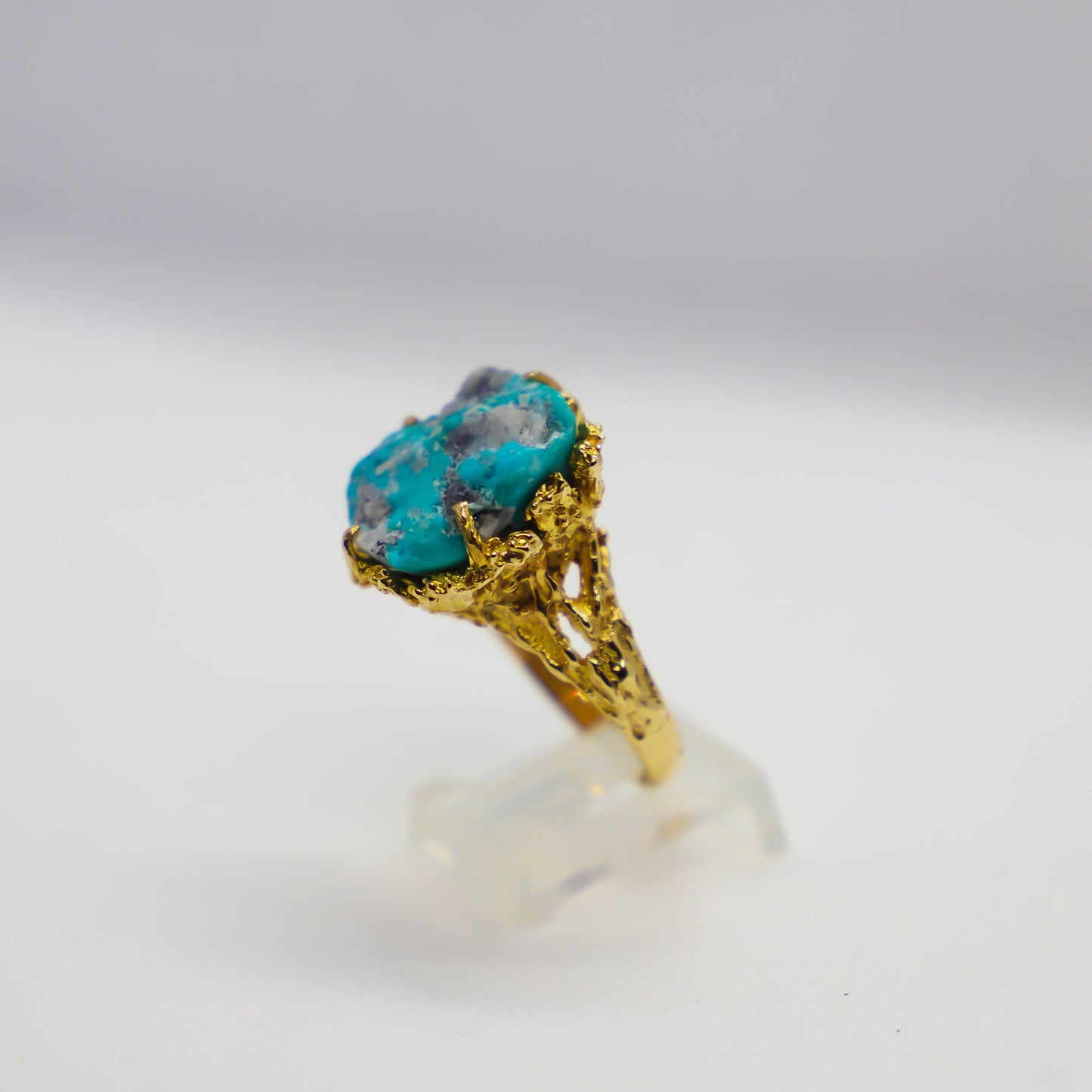 Yellow gold rough turquoise ring