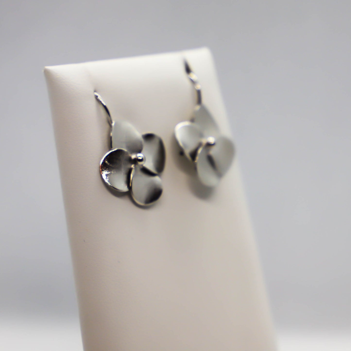 Brushed flower earrings