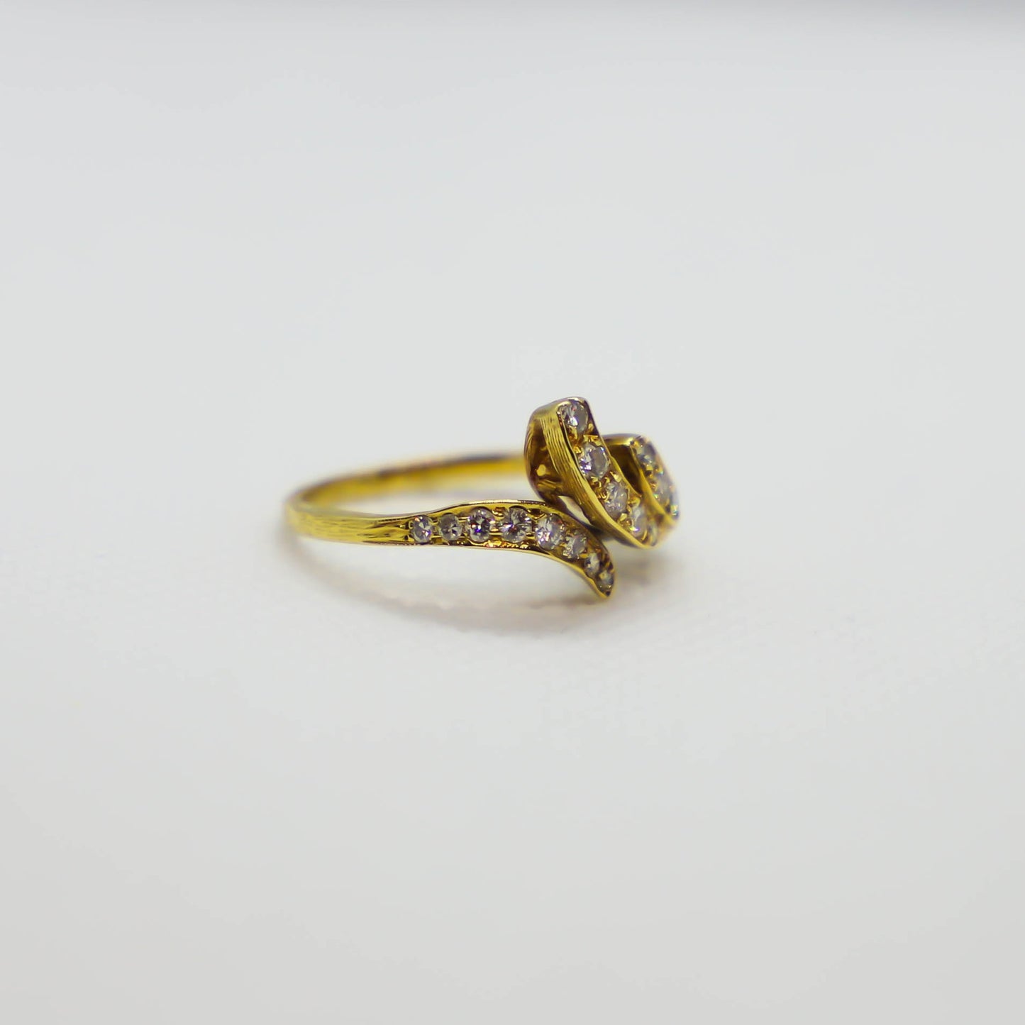 Yellow gold diamond ring