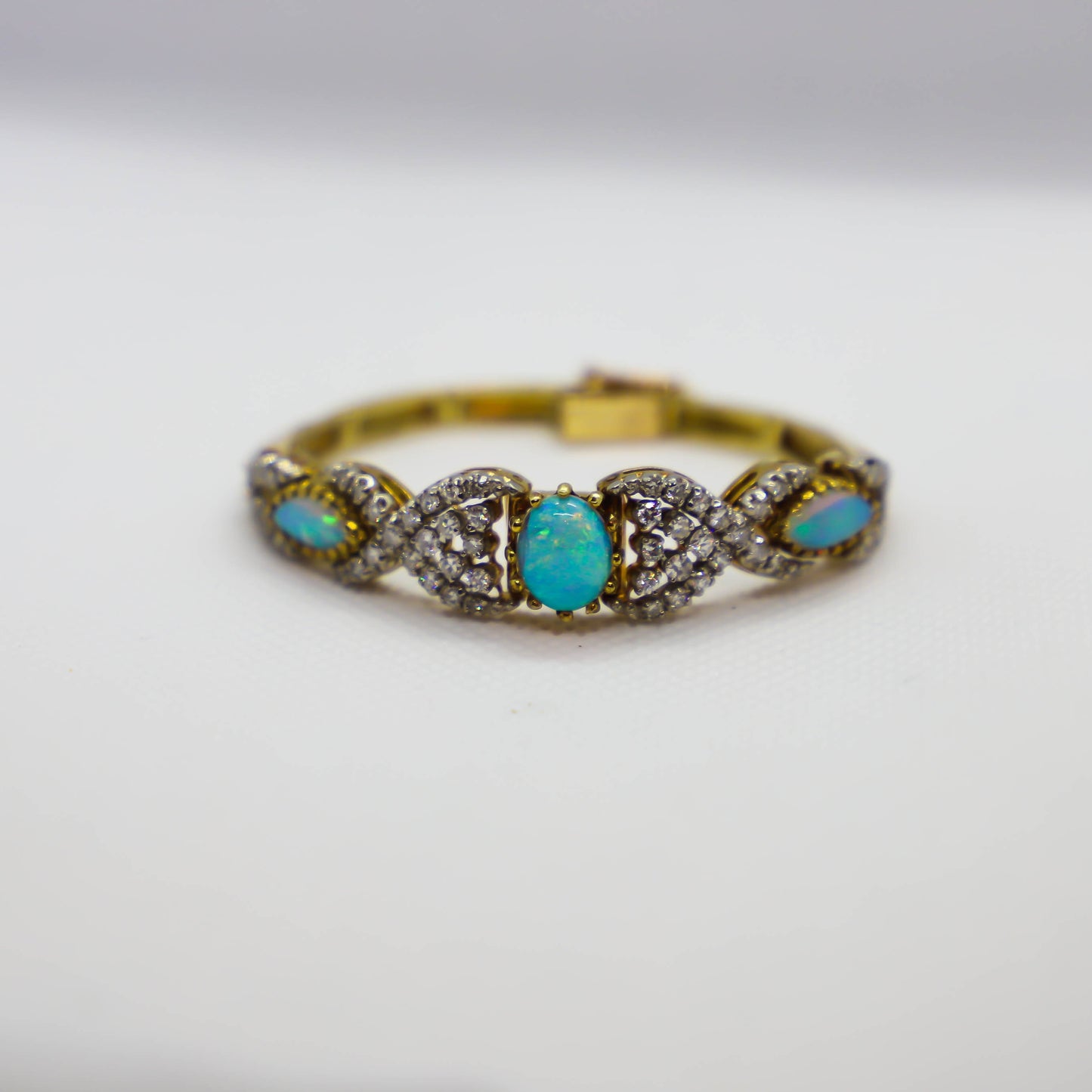 Yellow gold opal bracelet