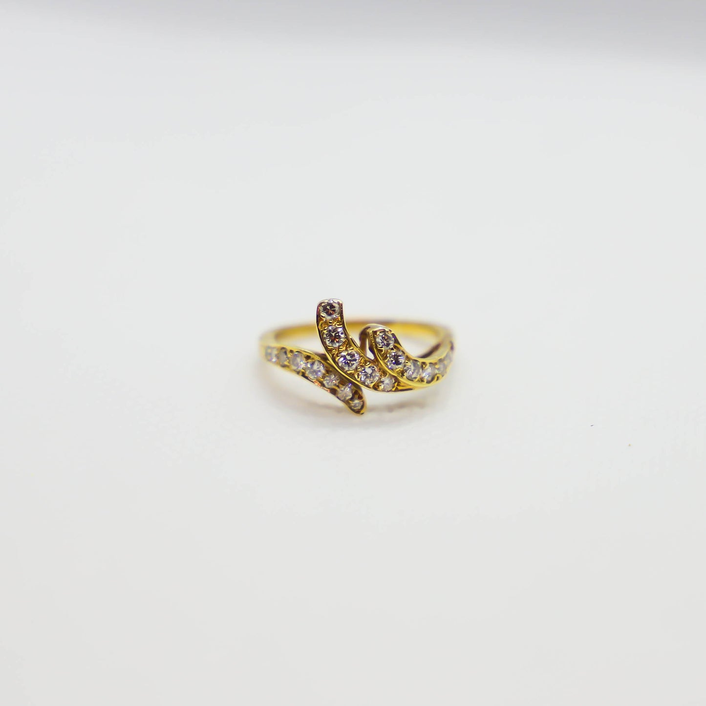 Yellow gold diamond ring