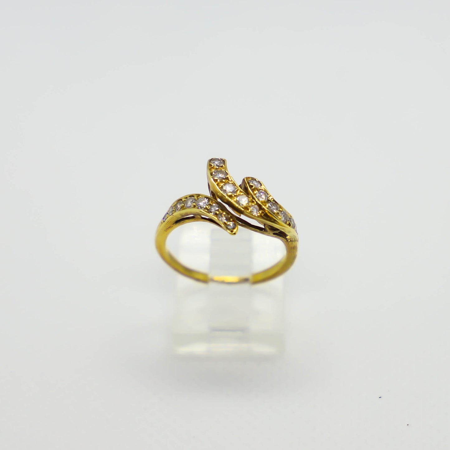 Yellow gold diamond ring