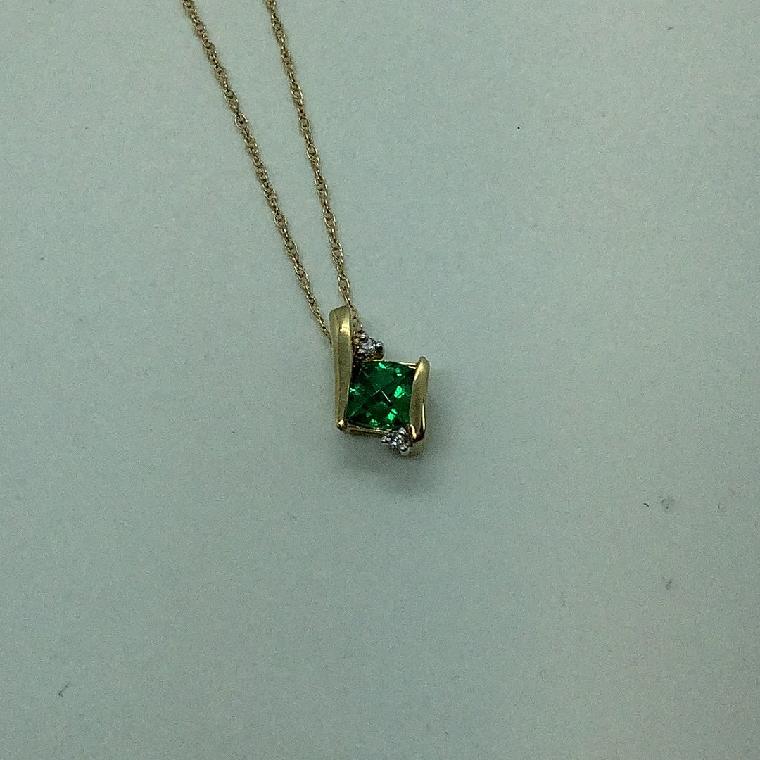 Emerald pendant