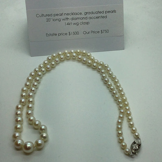 Graduated cultured pearl necklace