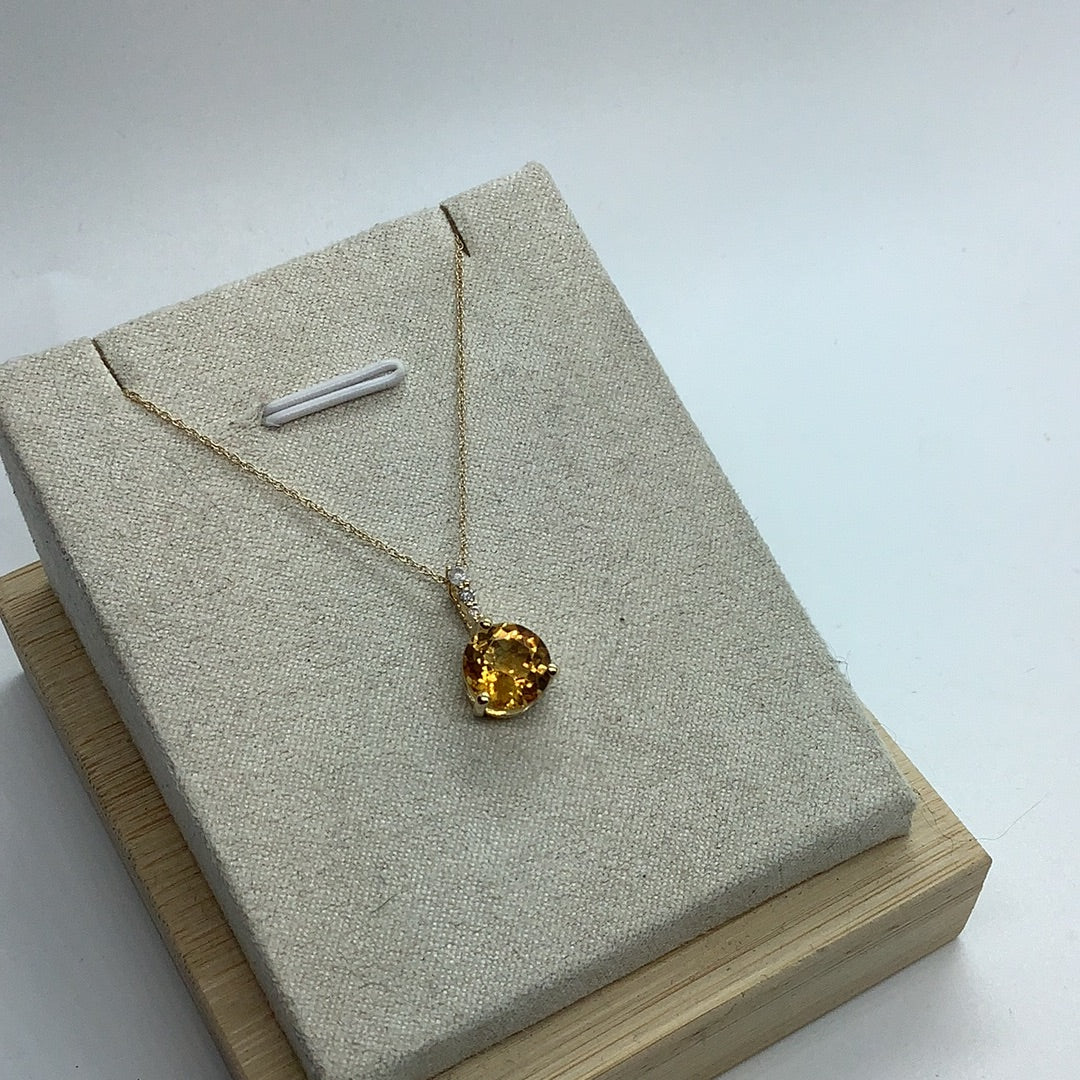 14 kt yellow gold citrine pendant necklace