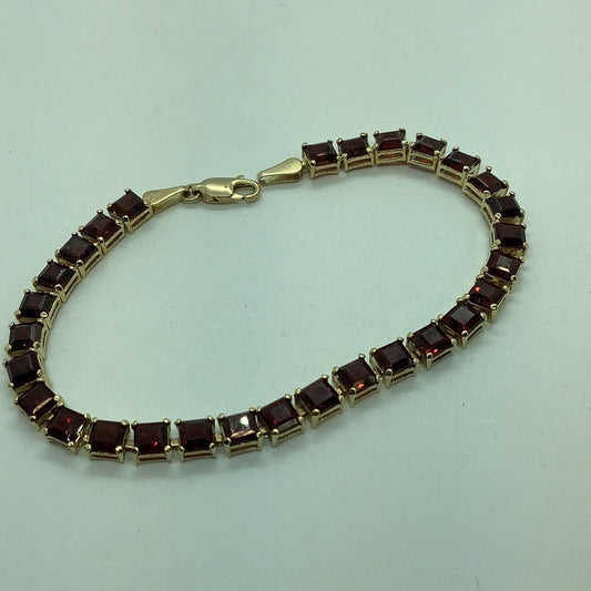 14 kt yellow gold Garnet bracelet