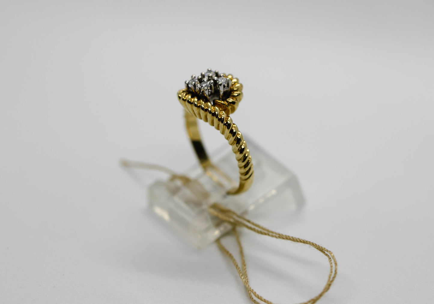 Gold rope design diamond ring