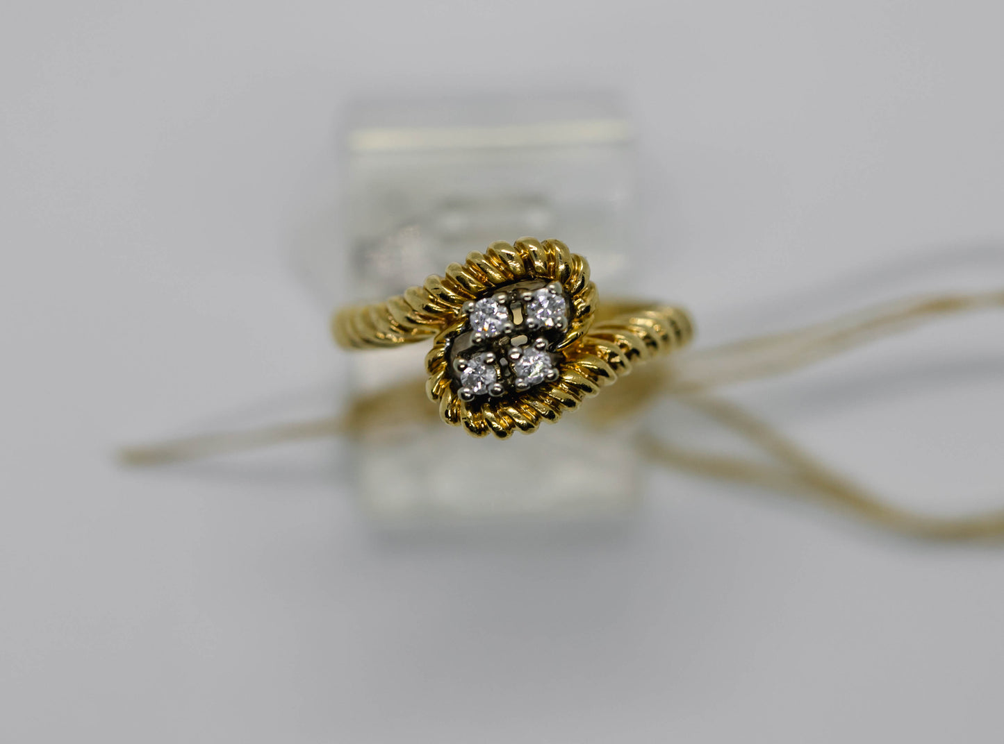 Gold rope design diamond ring