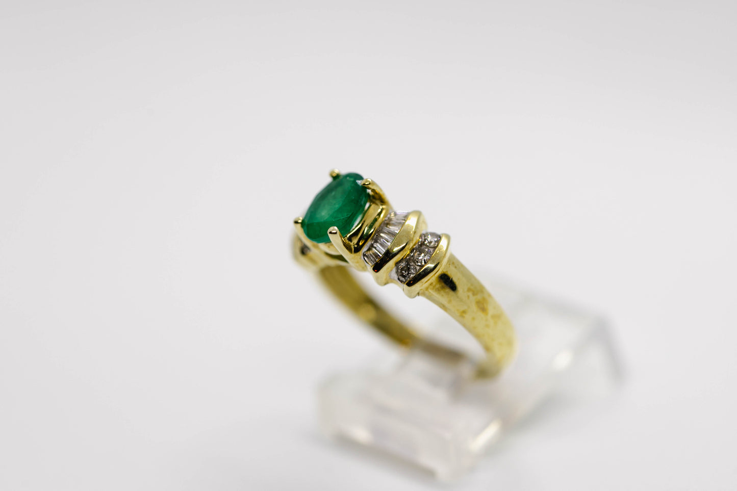 Emerald and diamond ring