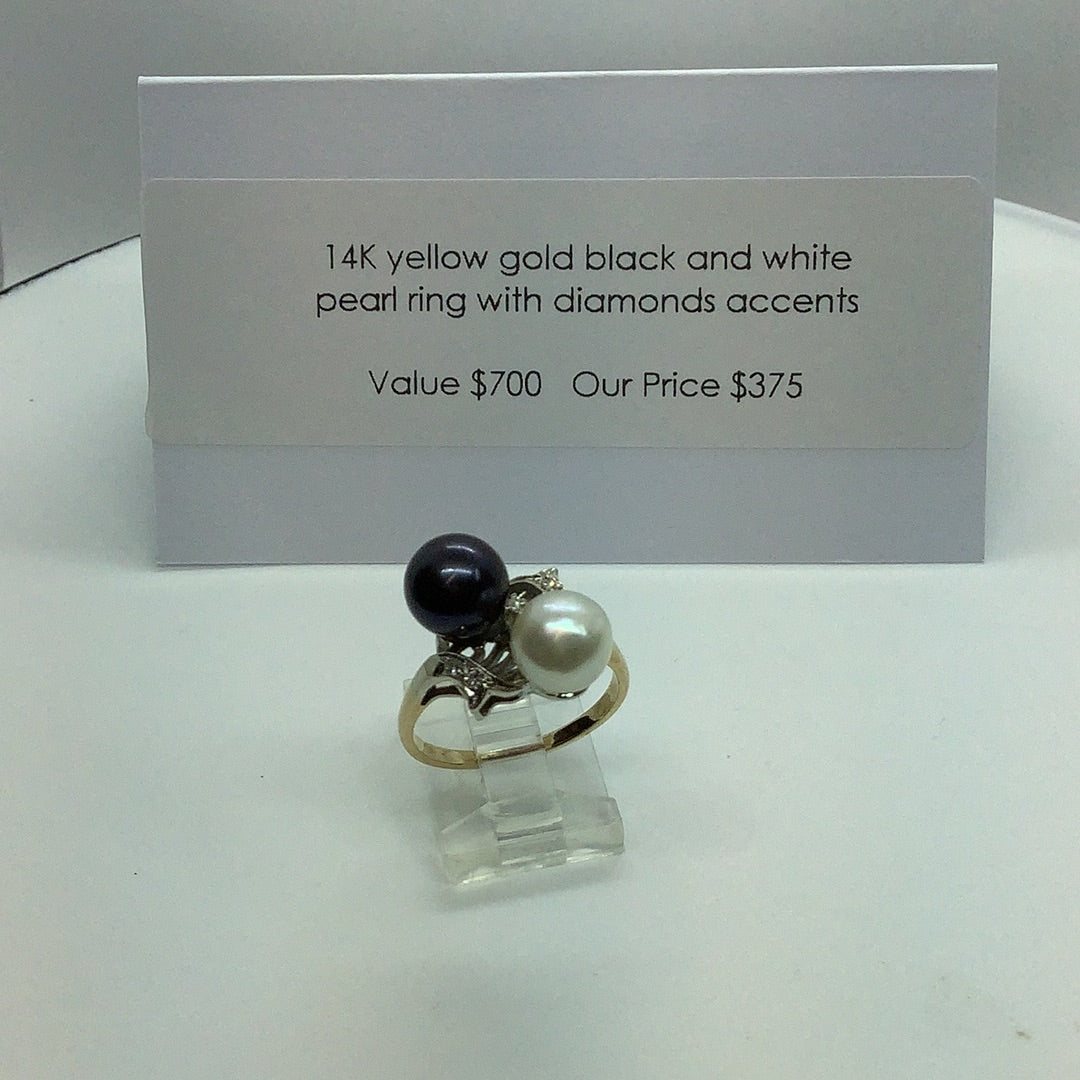 Black and white pearl ring
