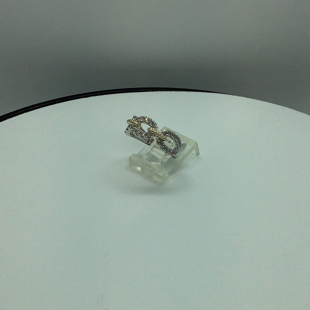 Diamond and gold link ring
