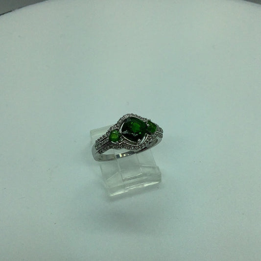 Green chrome diopside and diamond ring