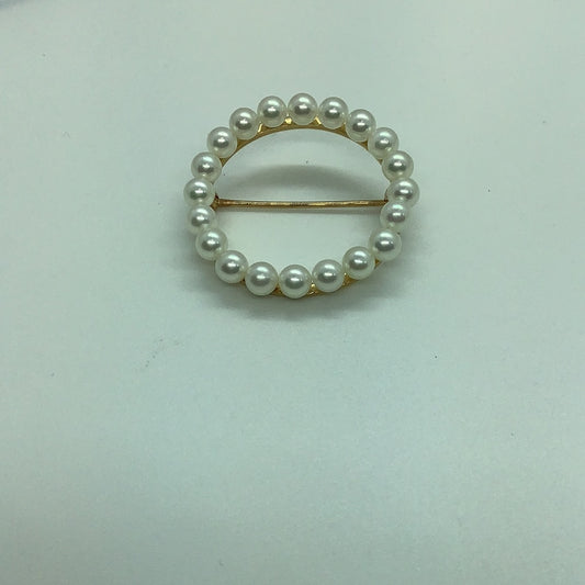 Pearl circle pin