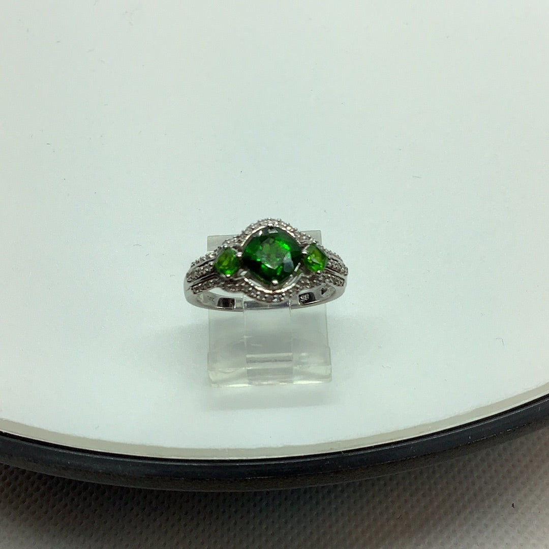 Green chrome diopside and diamond ring