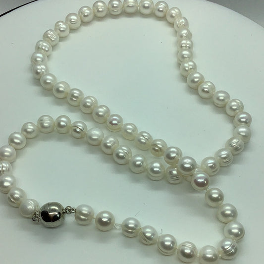 Freshwater white pearl necklace