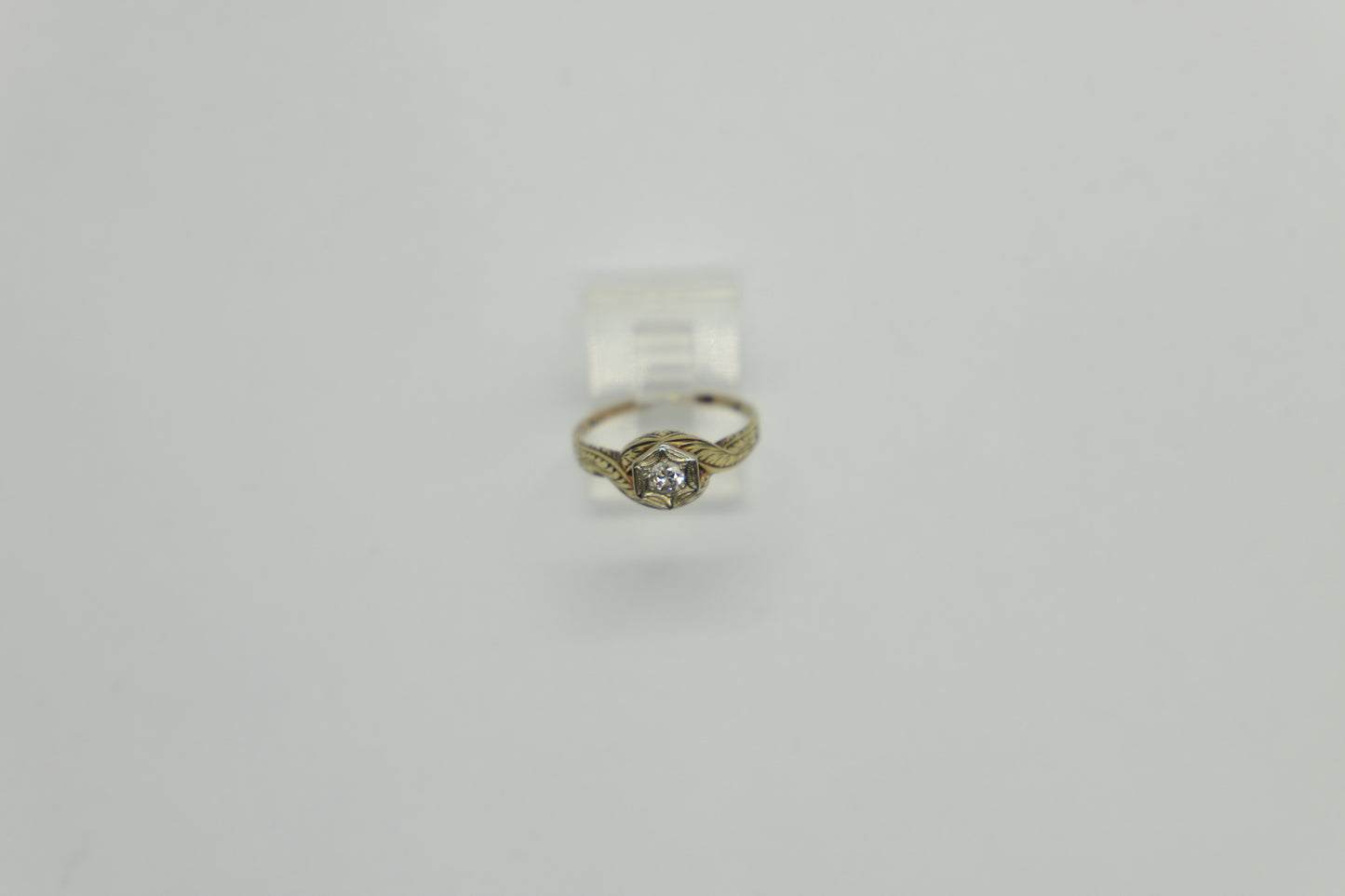 14kt Yellow Gold Ring with Diamond