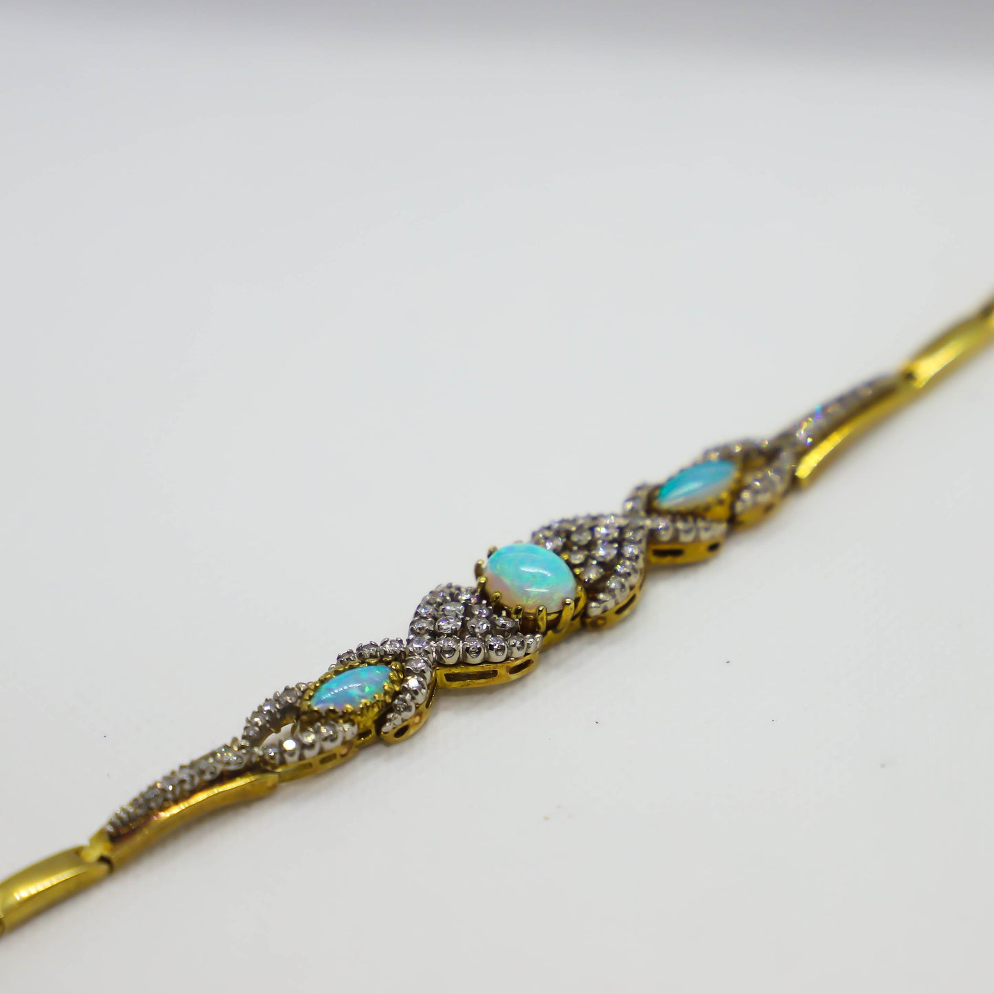Yellow gold opal bracelet