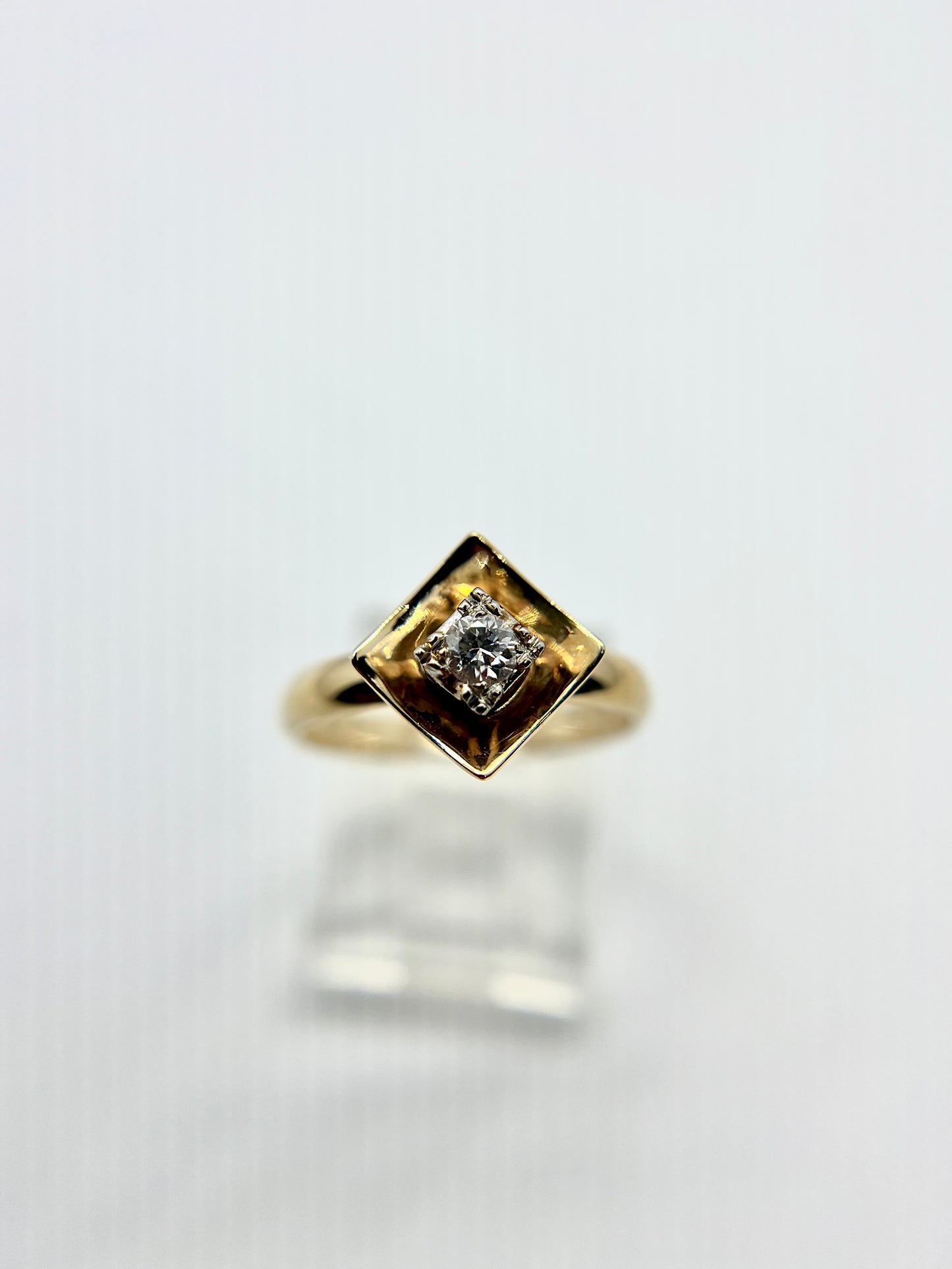 Contemporary diamond ring