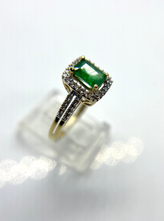 Emerald and diamond ring